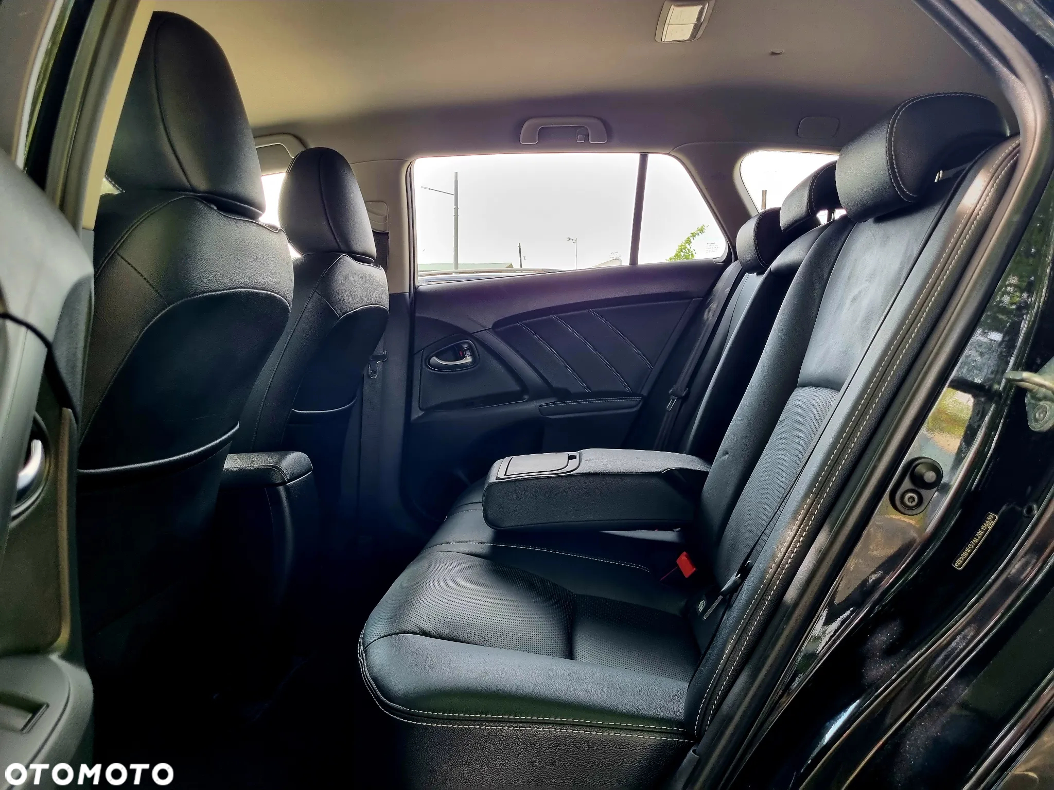 Toyota Avensis 1.8 Prestige MS - 11