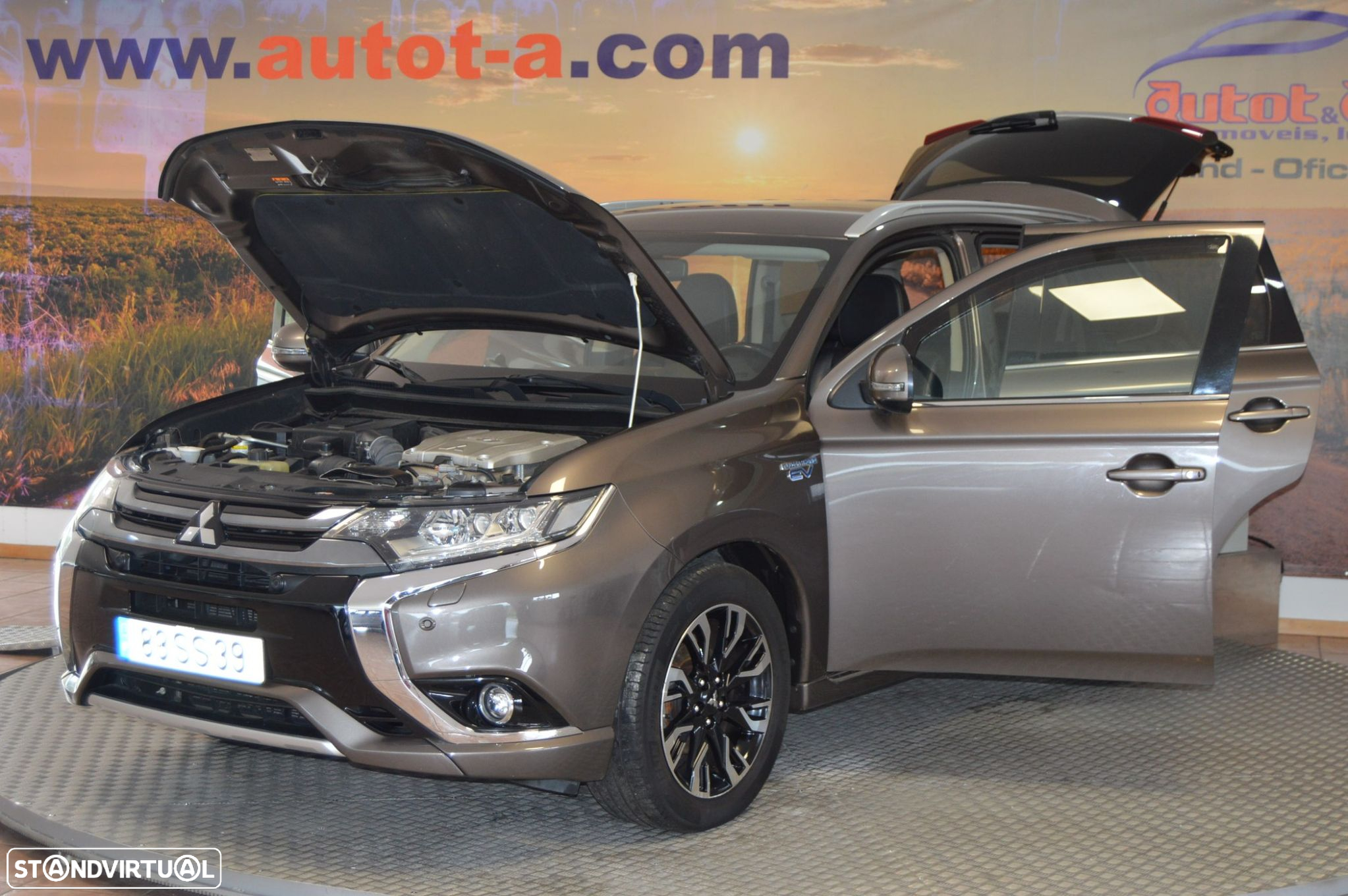 Mitsubishi Outlander 2.0 PHEV Instyle Navi - 9