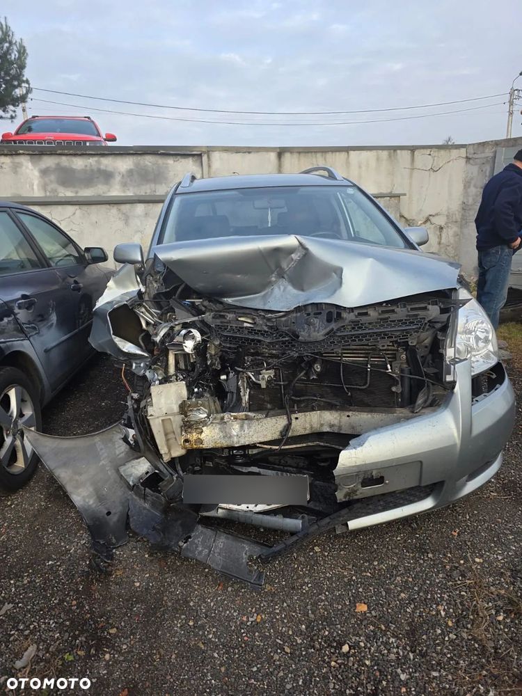 Toyota Corolla Verso 2.2 D-4D Premium - 5