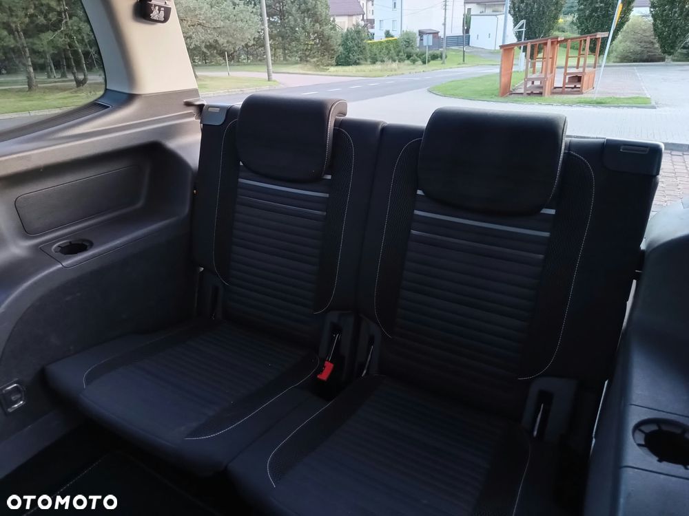 Volkswagen Touran 2015 photo 2