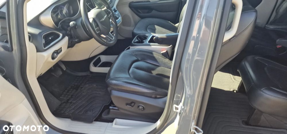 Chrysler Pacifica - 22