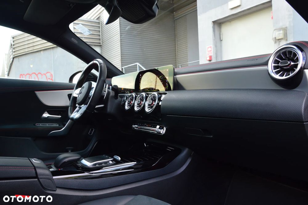 Mercedes-Benz CLA AMG 35 4-Matic 7G-DCT - 17