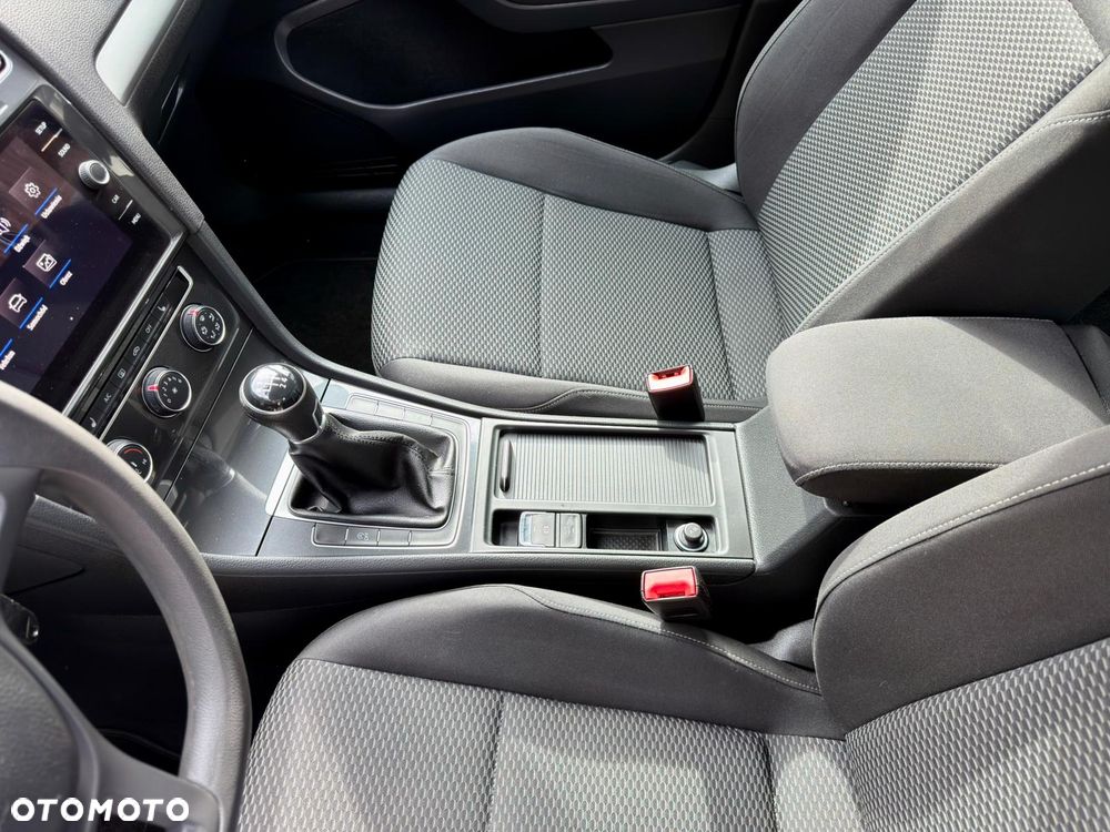 Volkswagen Golf 1.0 TSI BMT Trendline - 23