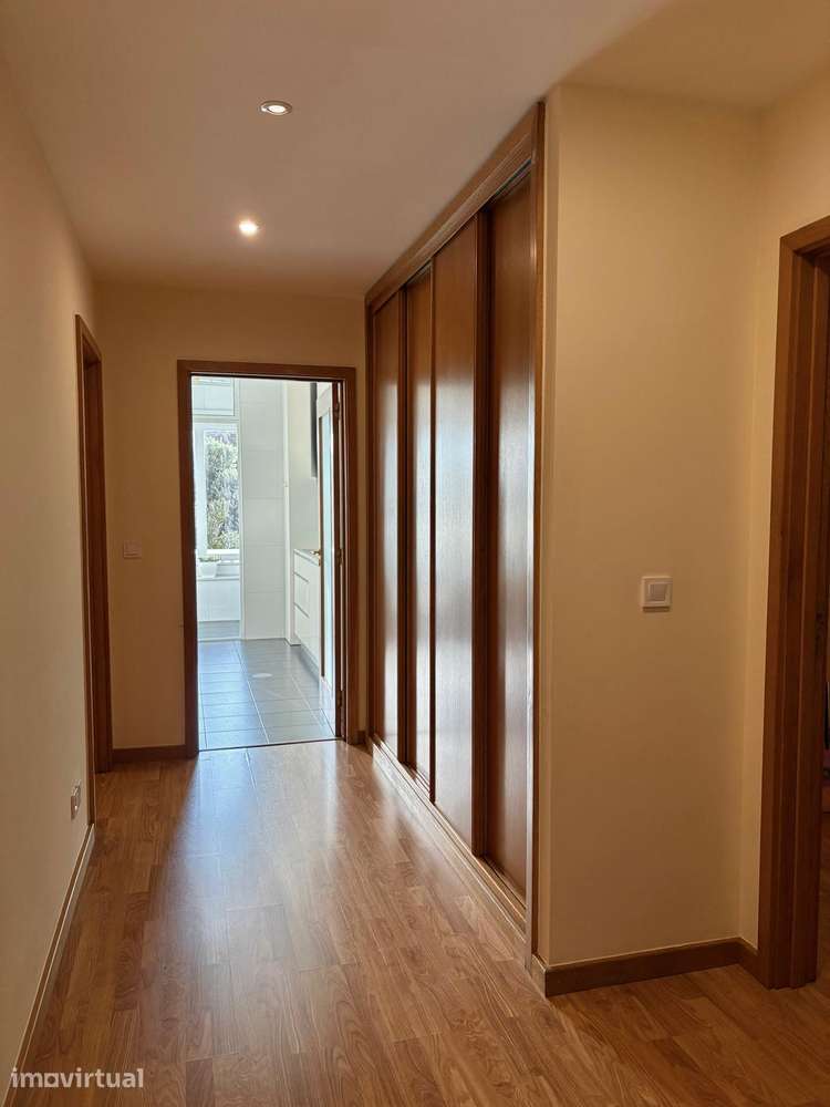 Apartamento T3 junto à praia da Madalena - Grande imagem: 3/31