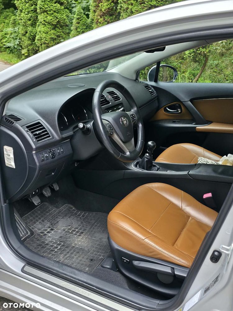 Toyota Avensis 1.8 Premium EU5 - 6