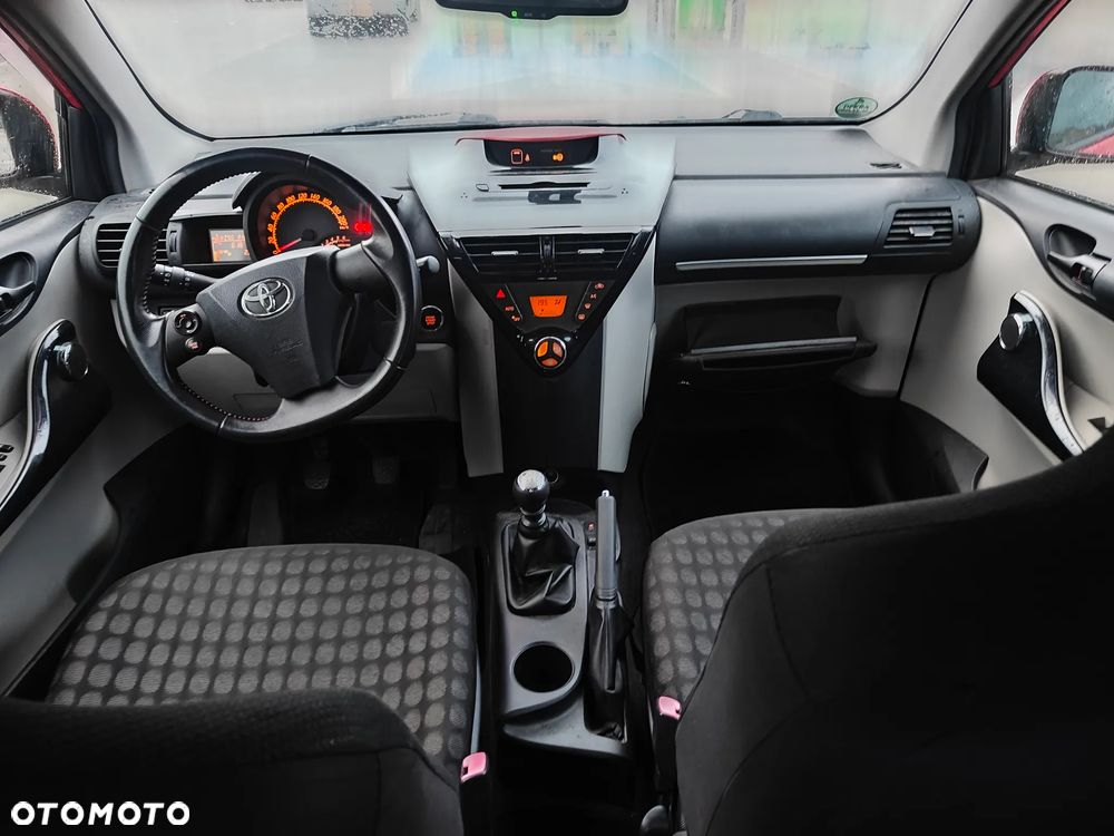 Toyota iQ 1.4 D-4D - 11