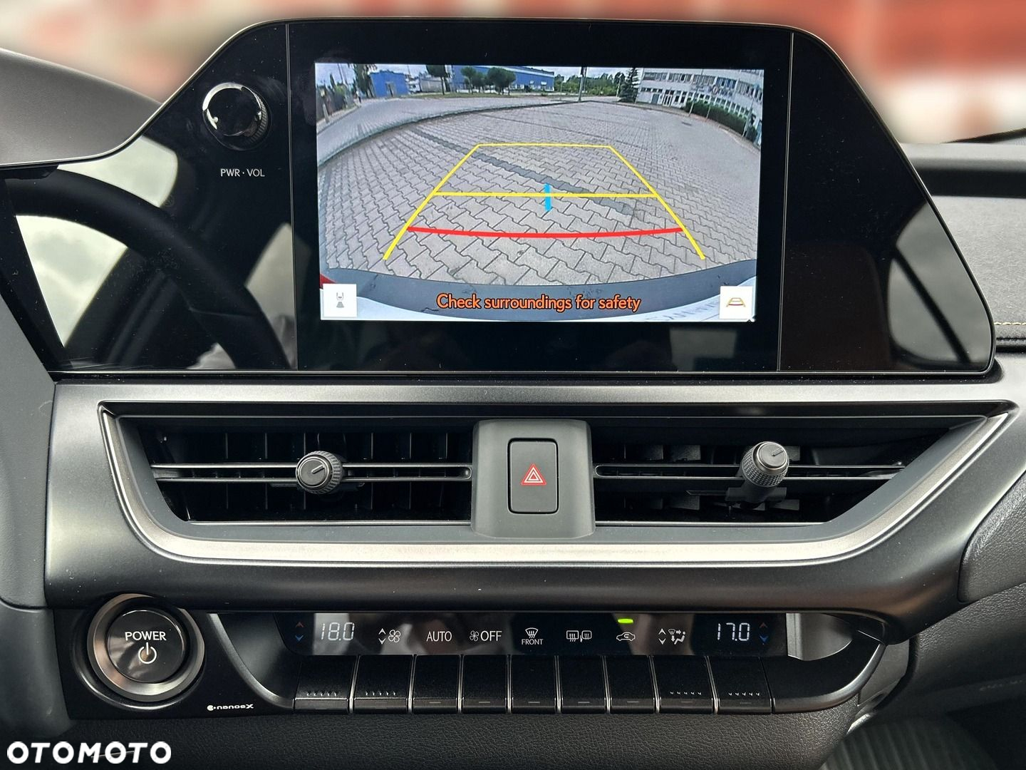 Lexus UX - 16