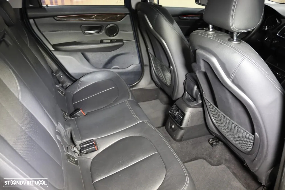 BMW 218 Active Tourer d Line Luxury - 12