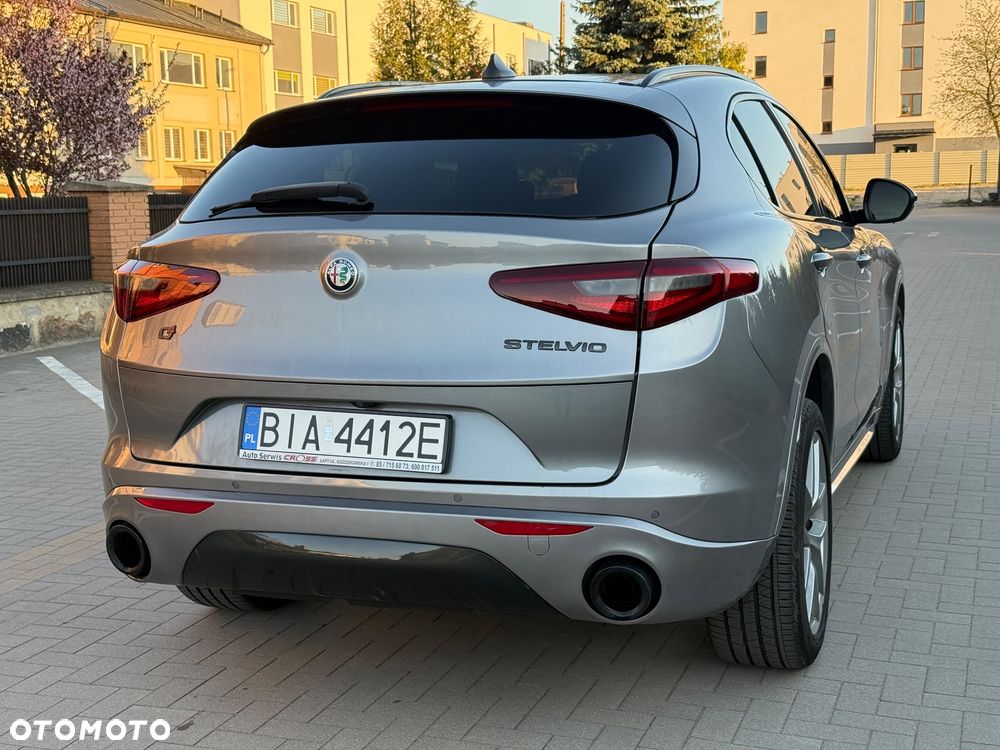 Alfa Romeo Stelvio 2.0 Turbo 16V AT8-Q4 Veloce Ti - 4