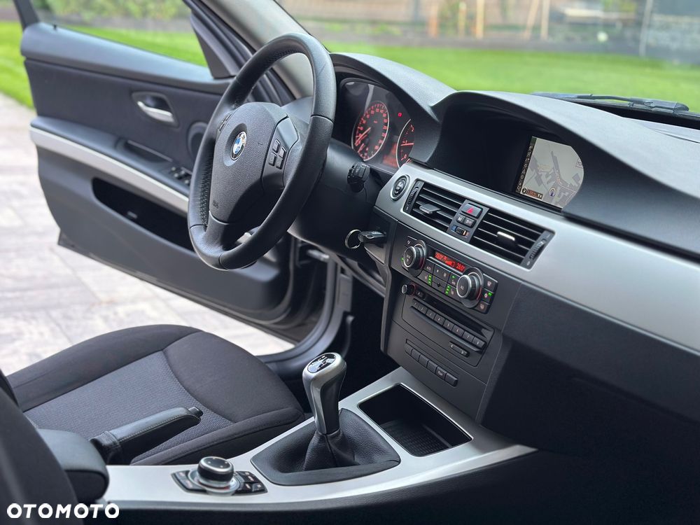 BMW Seria 3 318i - 28