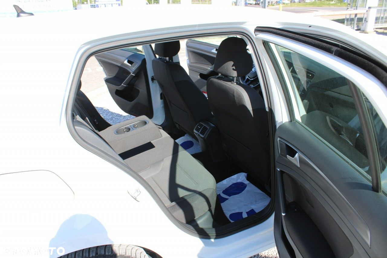 Volkswagen Golf - 34