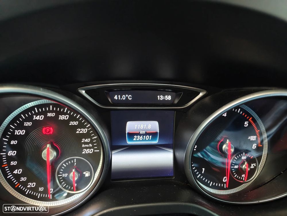 Mercedes-Benz CLA 200 d Shooting Brake AMG Line - 17