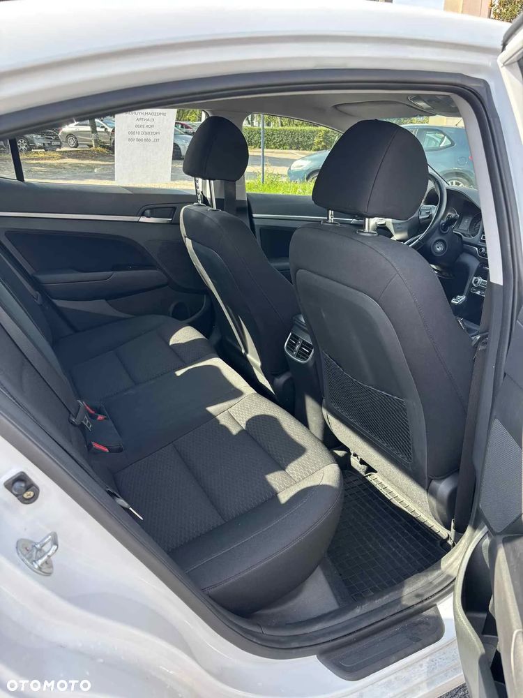 Hyundai Elantra ver-1-6-comfort - 11