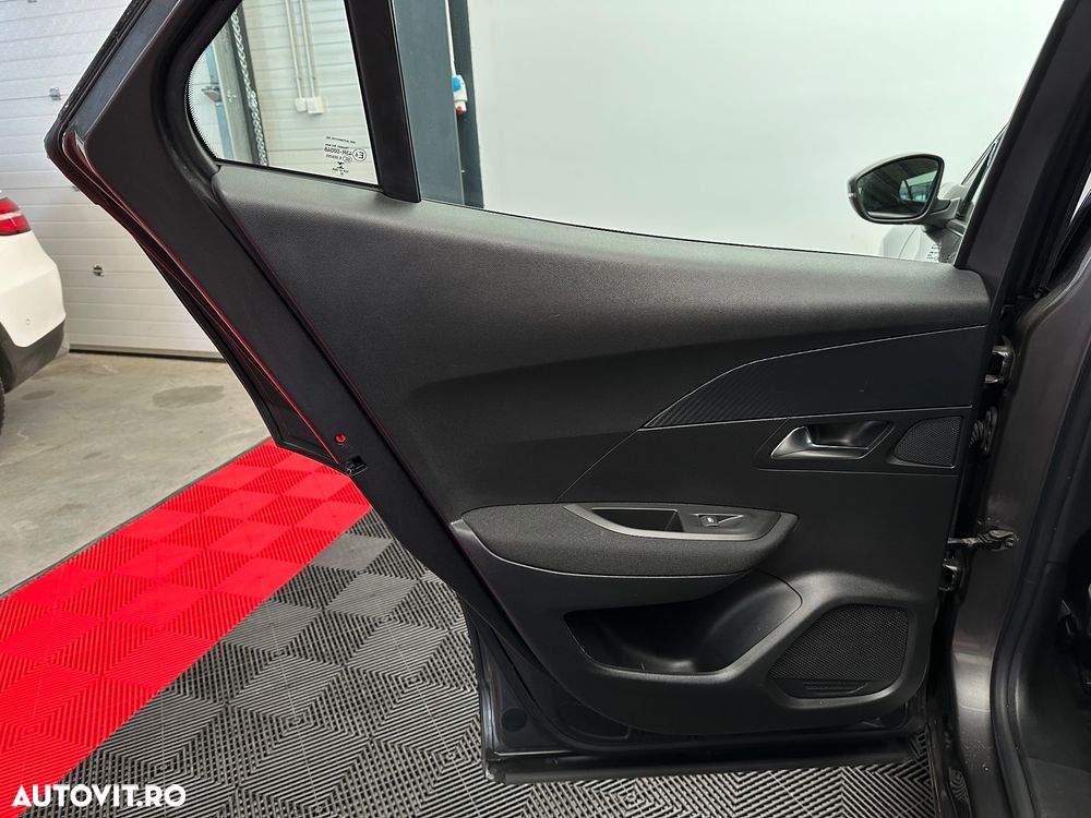 Peugeot 2008 PureTech 130 EAT8 Active - 24