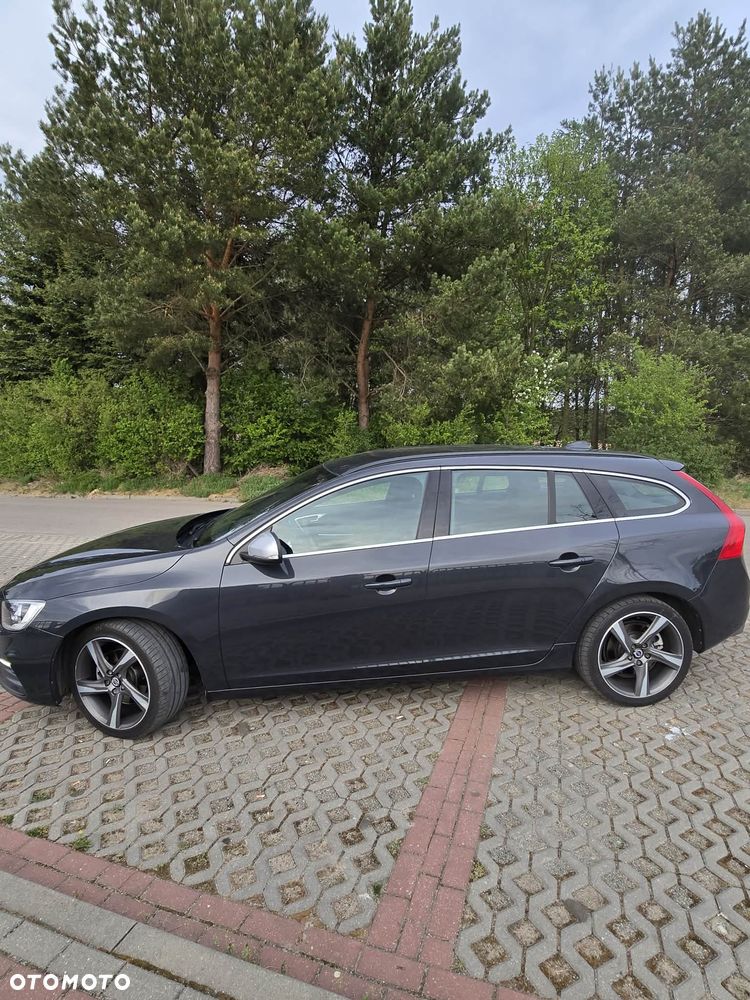 Volvo V60 D3 R-Design - 4