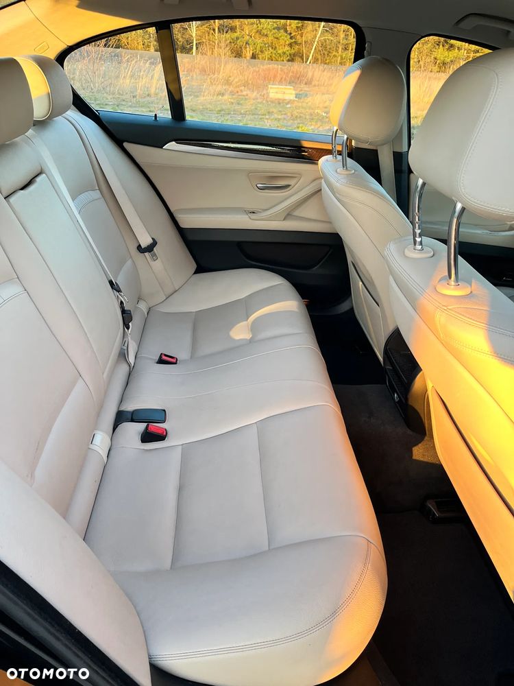 BMW Seria 5 525d xDrive Sport-Aut Luxury Line - 19