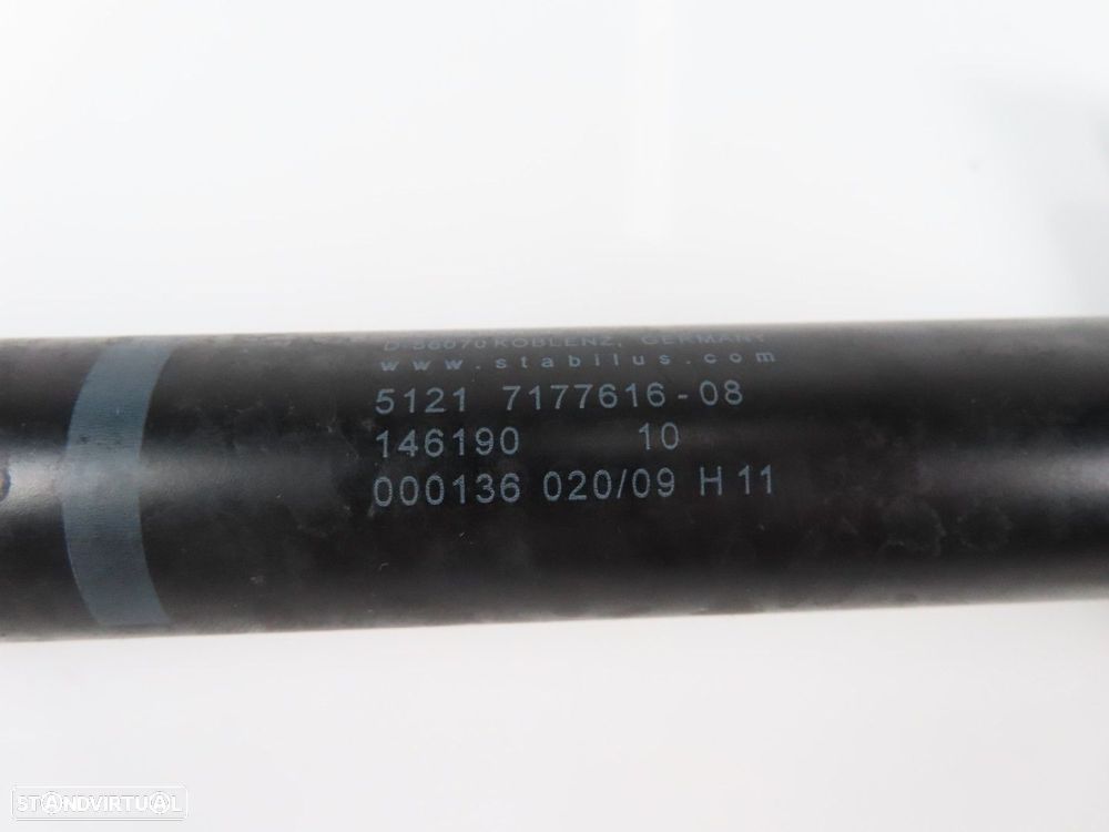 Amortecedor / Limitador da abertura da porta Direito/Frente Seminovo/ Original B... - 2