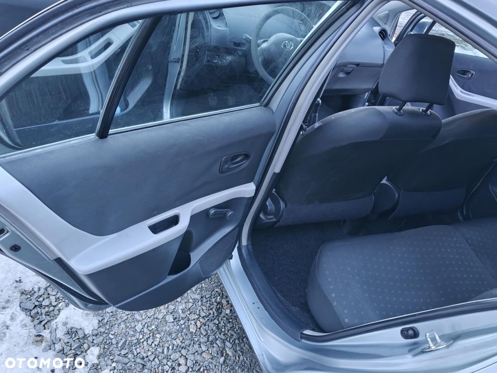 Toyota Yaris - 15