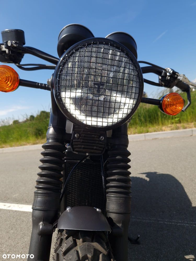 Triumph Bonneville - 9