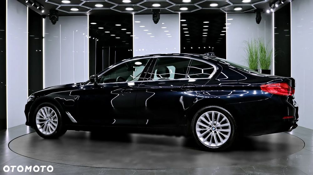 BMW Seria 5 530e xDrive Luxury Line - 4