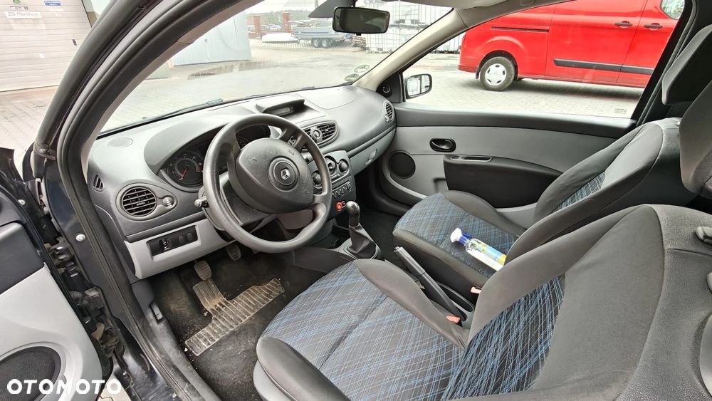 Renault Clio - 10