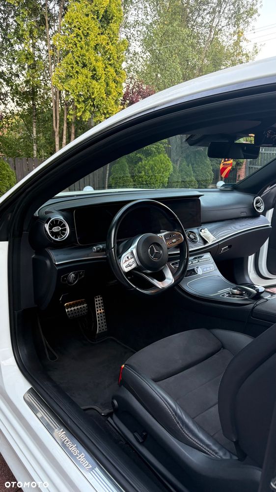 Mercedes-Benz Klasa E 300 9G-TRONIC - 9