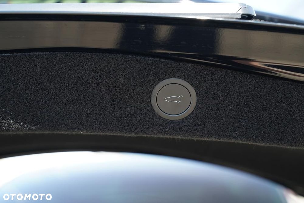 Tesla Model 3 RWD Premium - 25