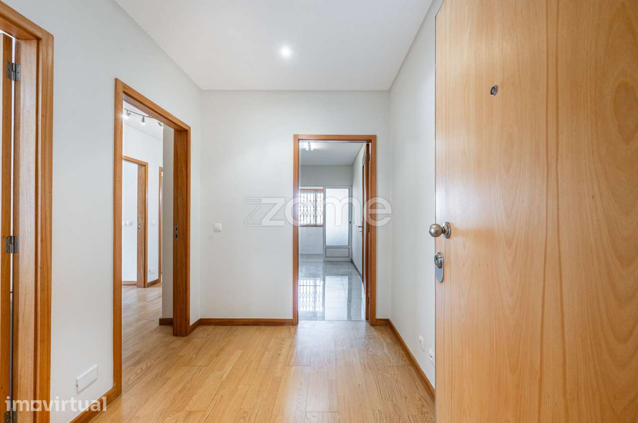Apartamento T2 | 99 m2 | Garagem | Castelo da Maia | Arrendamento - Grande imagem: 2/28