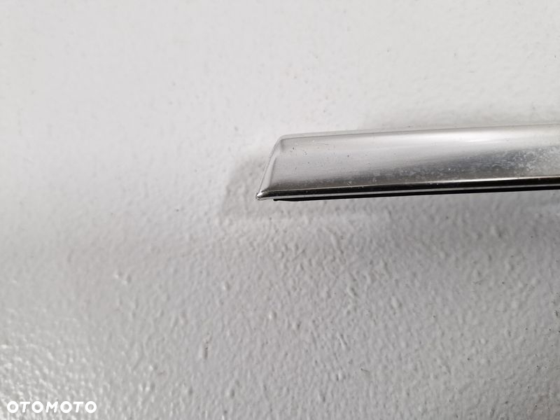 VOLVO V40 II 2 LISTWA ZGARNIAJĄCA DRZWI PRAWY TYŁ TYLNA CHROM - 3