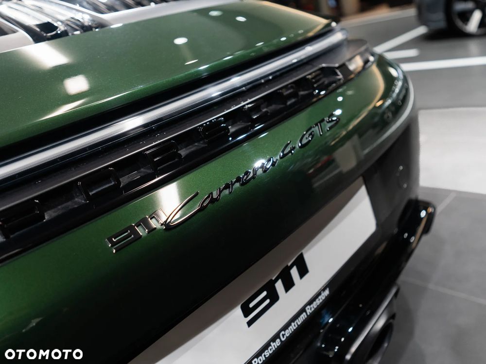 Porsche 911 Carrera T-Hybrid 4 GTS - 38