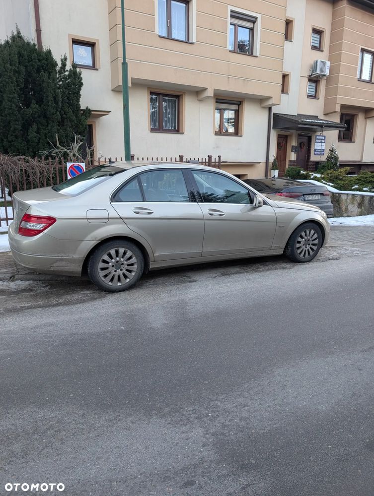 Mercedes-Benz Klasa C 220 CDI DPF Automatik BlueEFFICIENCY Avantgarde - 2