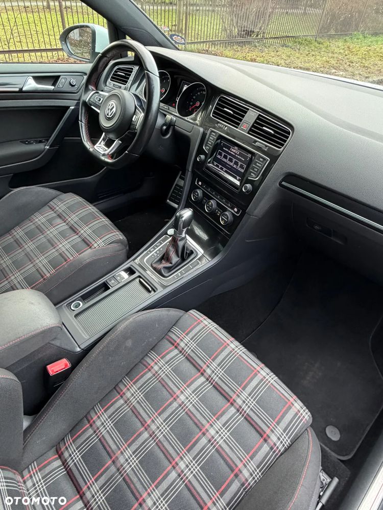 Volkswagen Golf - 14