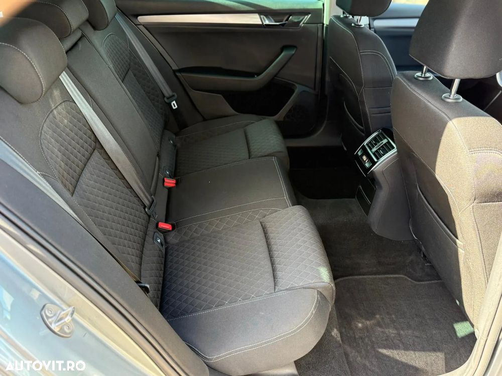 Skoda Superb 2.0 TDI DSG Ambition - 25