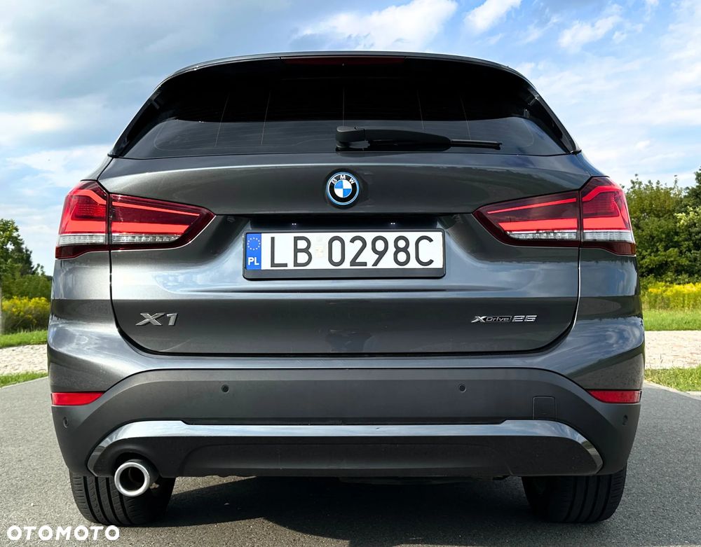BMW X1 xDrive25e Sport Line - 7