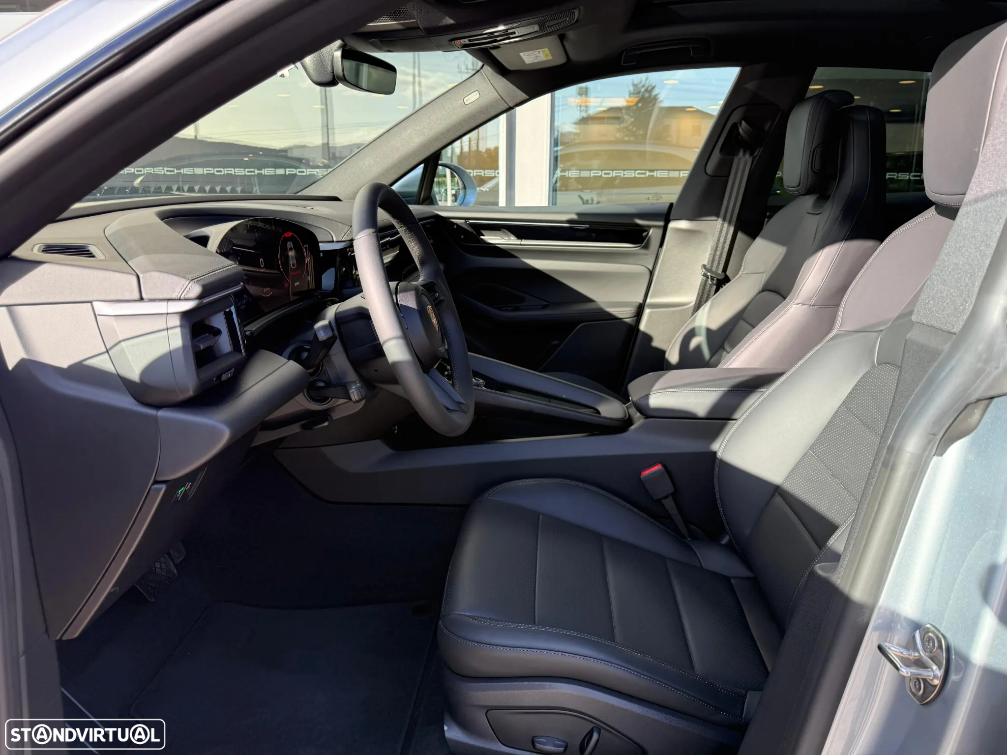 Porsche Macan Electric 4 - 14