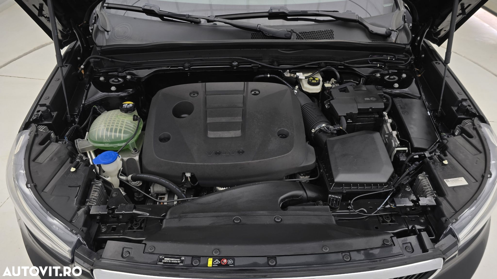 Volvo XC 40 D4 AWD Momentum Pro - 24