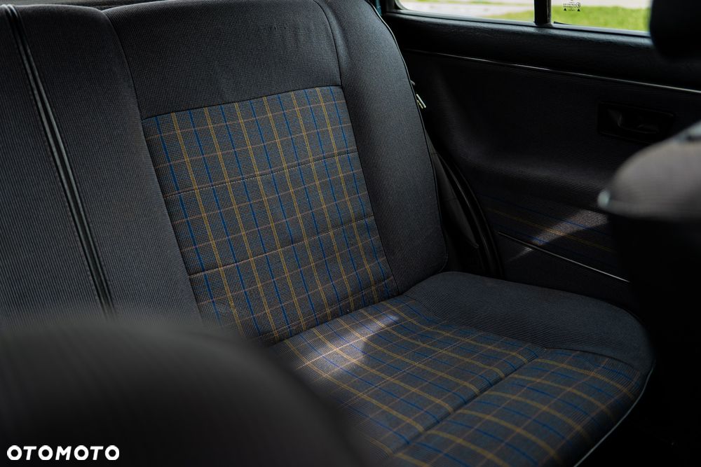 Volkswagen Golf - 25