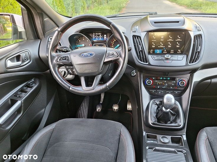 Ford Kuga 2.0 TDCi 2x4 ST-Line - 25