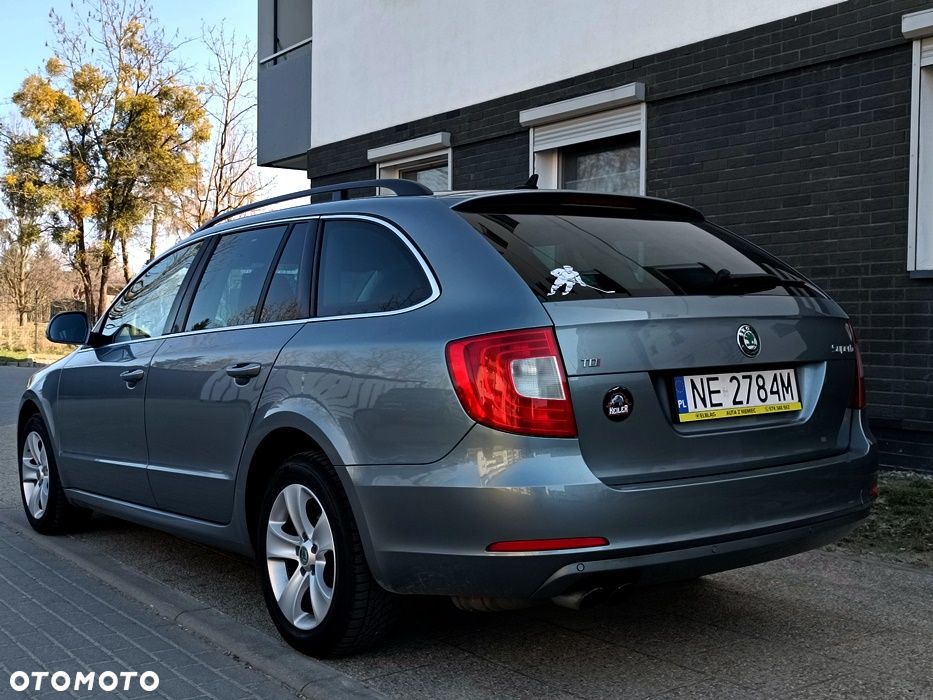 Skoda Superb 2.0 TDI Elegance DSG - 11