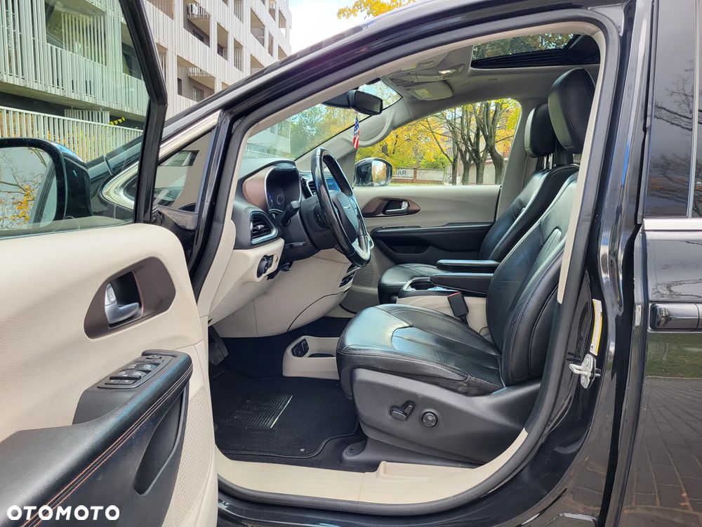 Chrysler Pacifica - 4