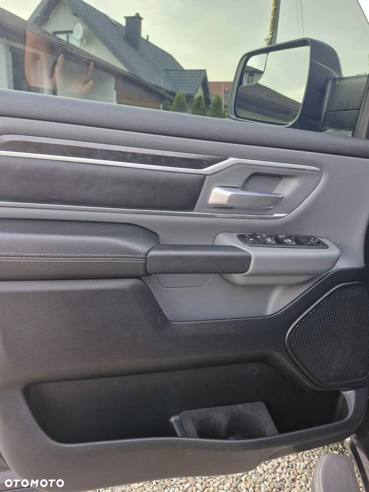 RAM 1500 ver-5-7-quad-cab-laramie - 35