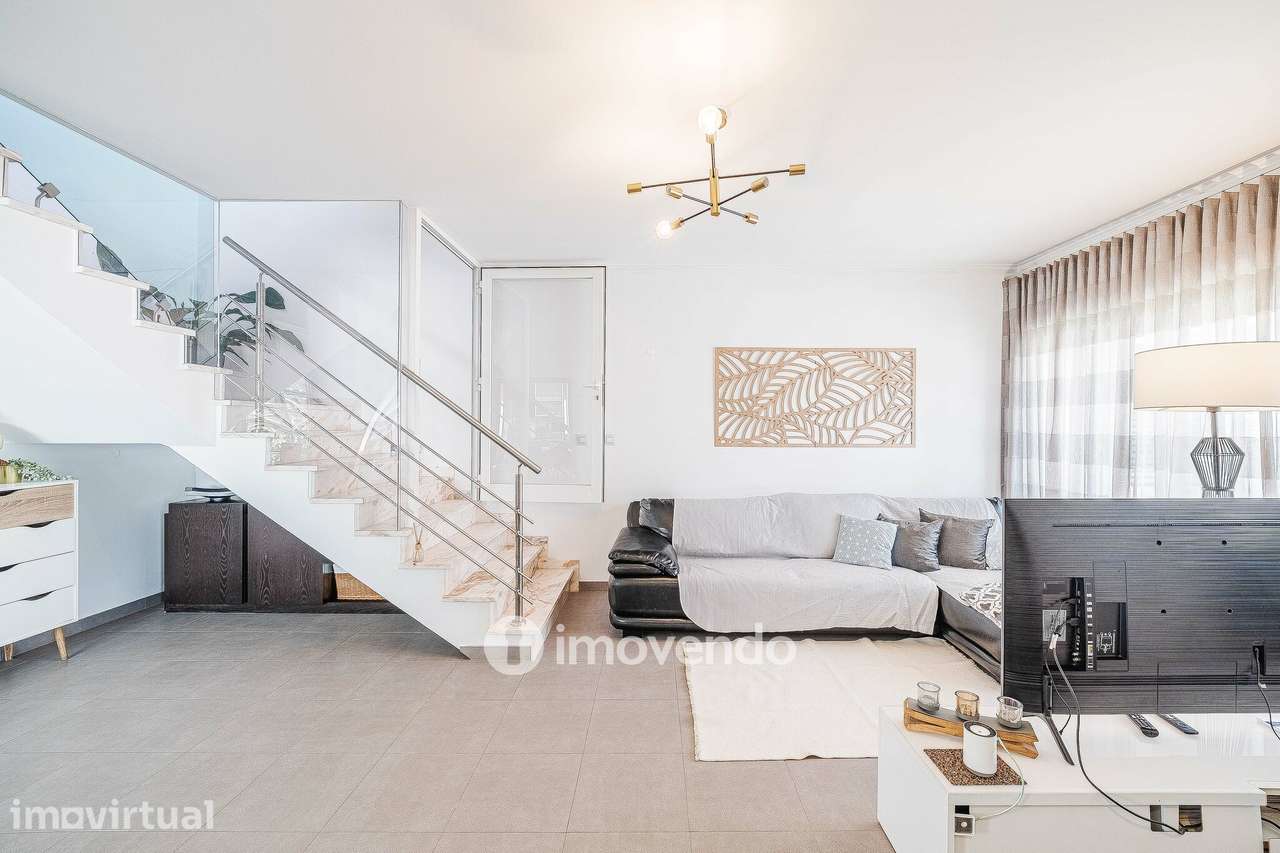 Moradia T3+1 de design moderno, com jardim, na Quinta do Anjo - Grande imagem: 2/60