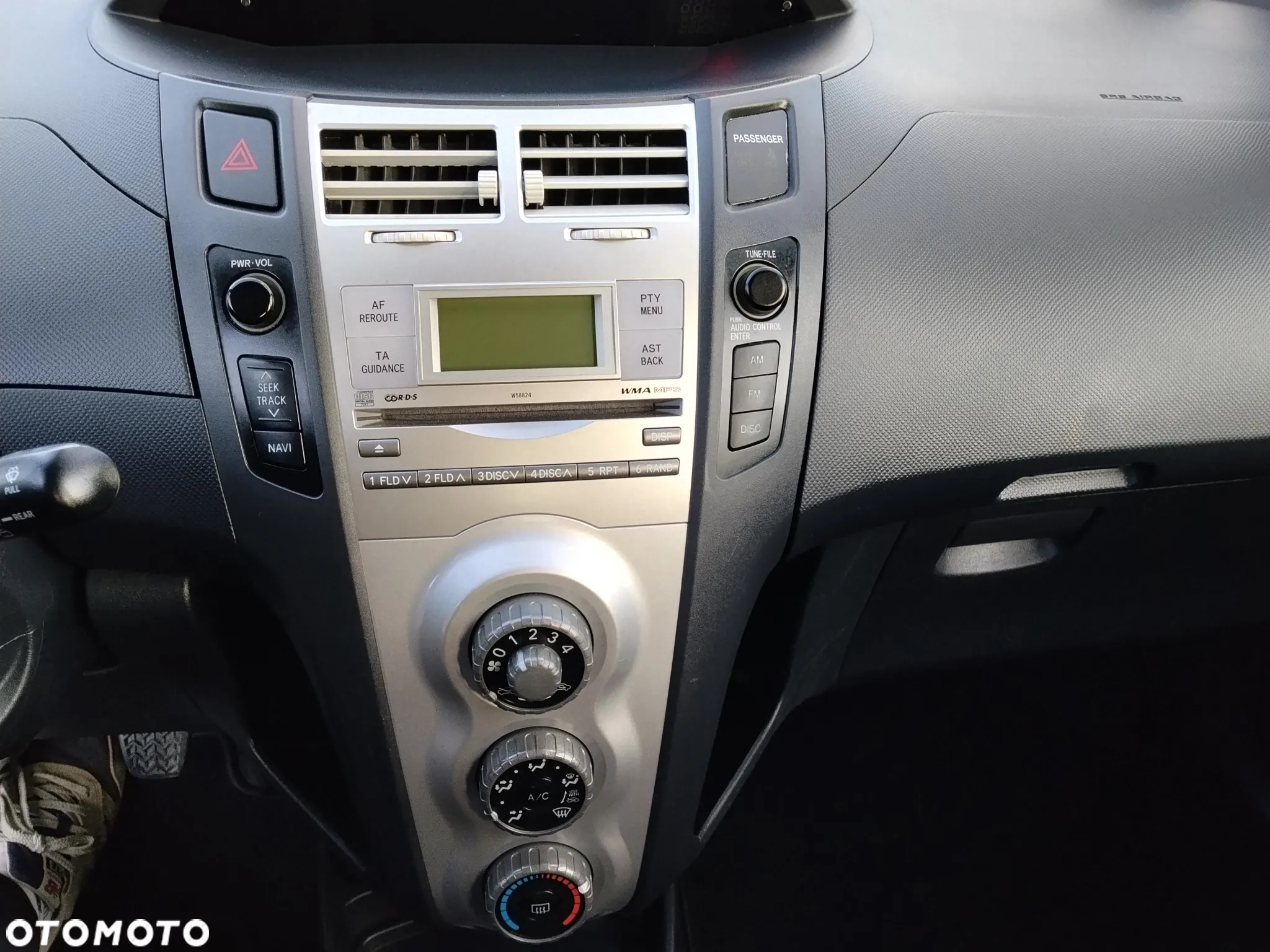Toyota Yaris 1.3 VVT-i Sol - 19