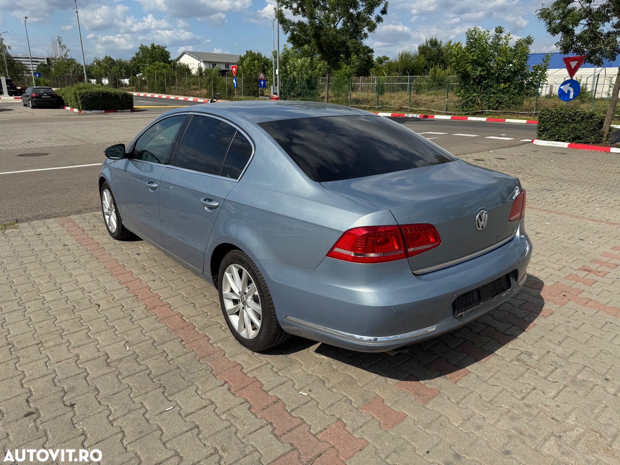 Volkswagen Passat 2.0 TDI BlueMotion Tehnology 4Motion Highline DSG - 3