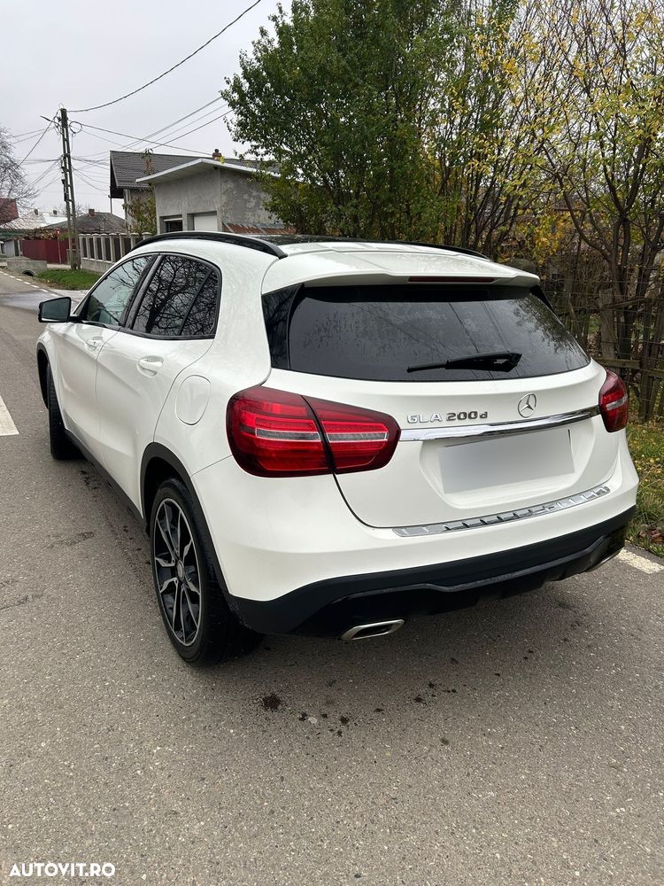 Mercedes-Benz GLA 200 d Aut. - 2