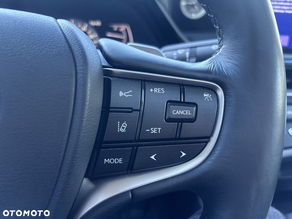 Lexus ES 300h Business Edition - 26