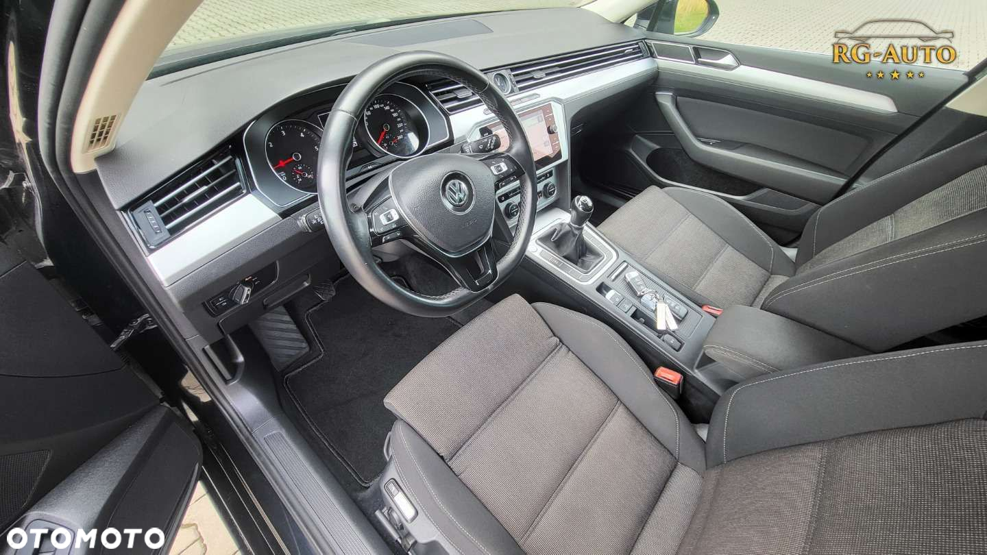 Volkswagen Passat - 37