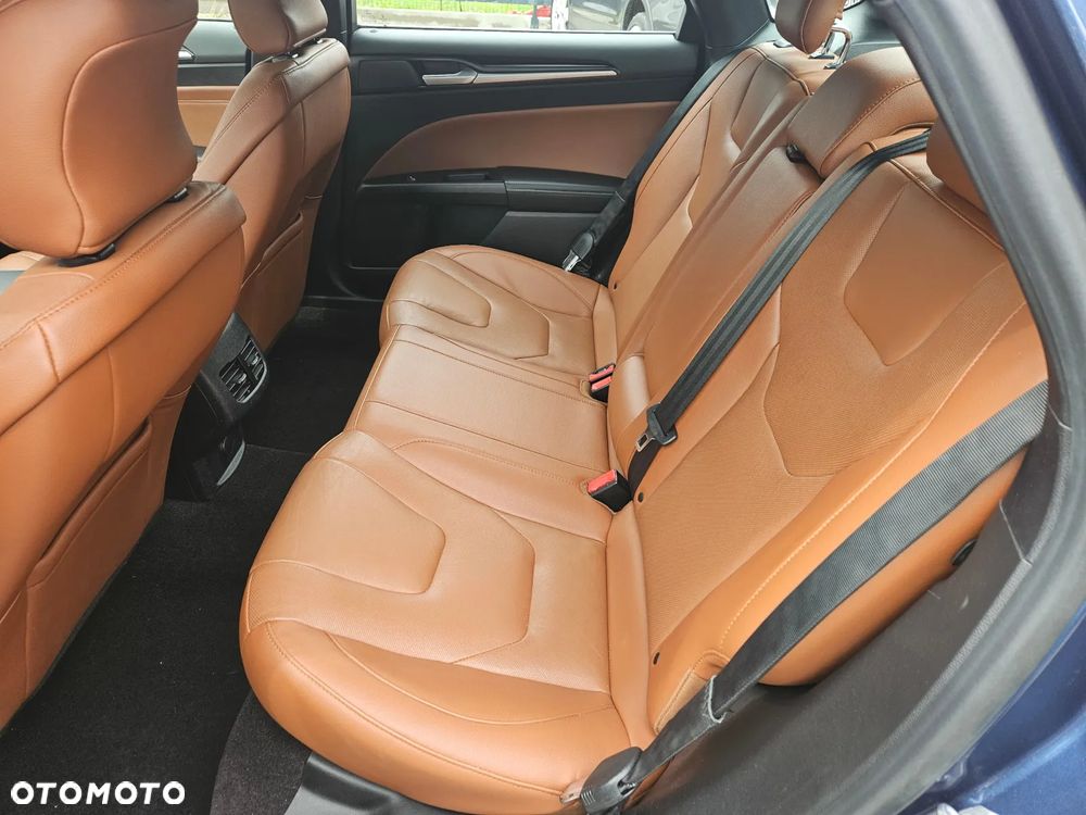 Ford Fusion 2.0 EcoBoost Titanium - 19