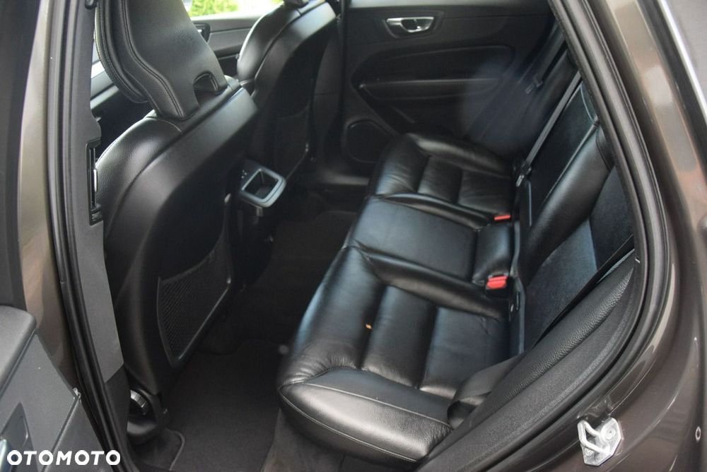 Volvo XC 60 D5 AWD Momentum - 33