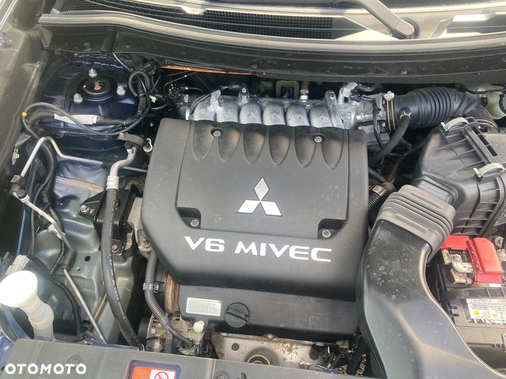 Mitsubishi Outlander - 24